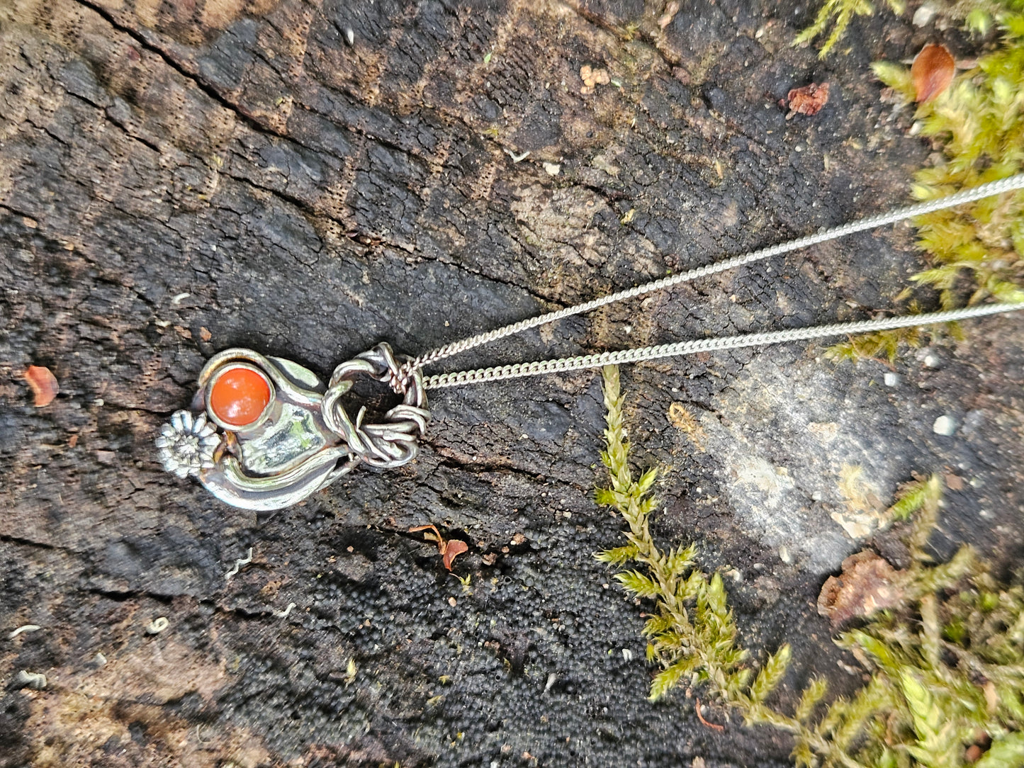 Woodland Bloom Pendant - tangled carnelian
