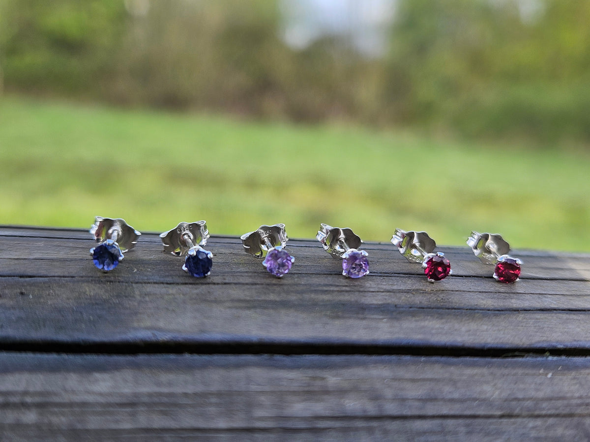 Stoneglow studs Iolite