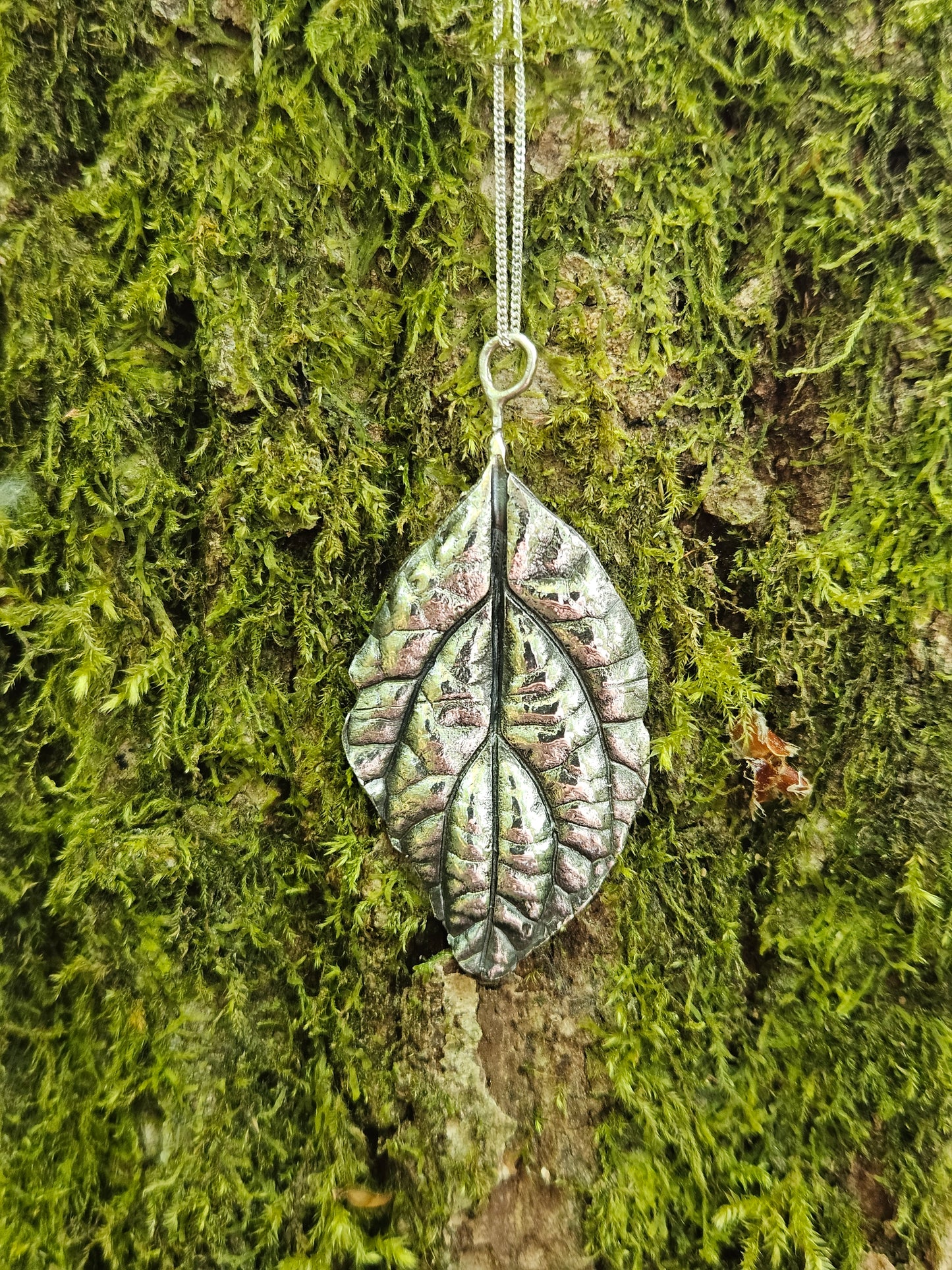 Theia leaf pendant