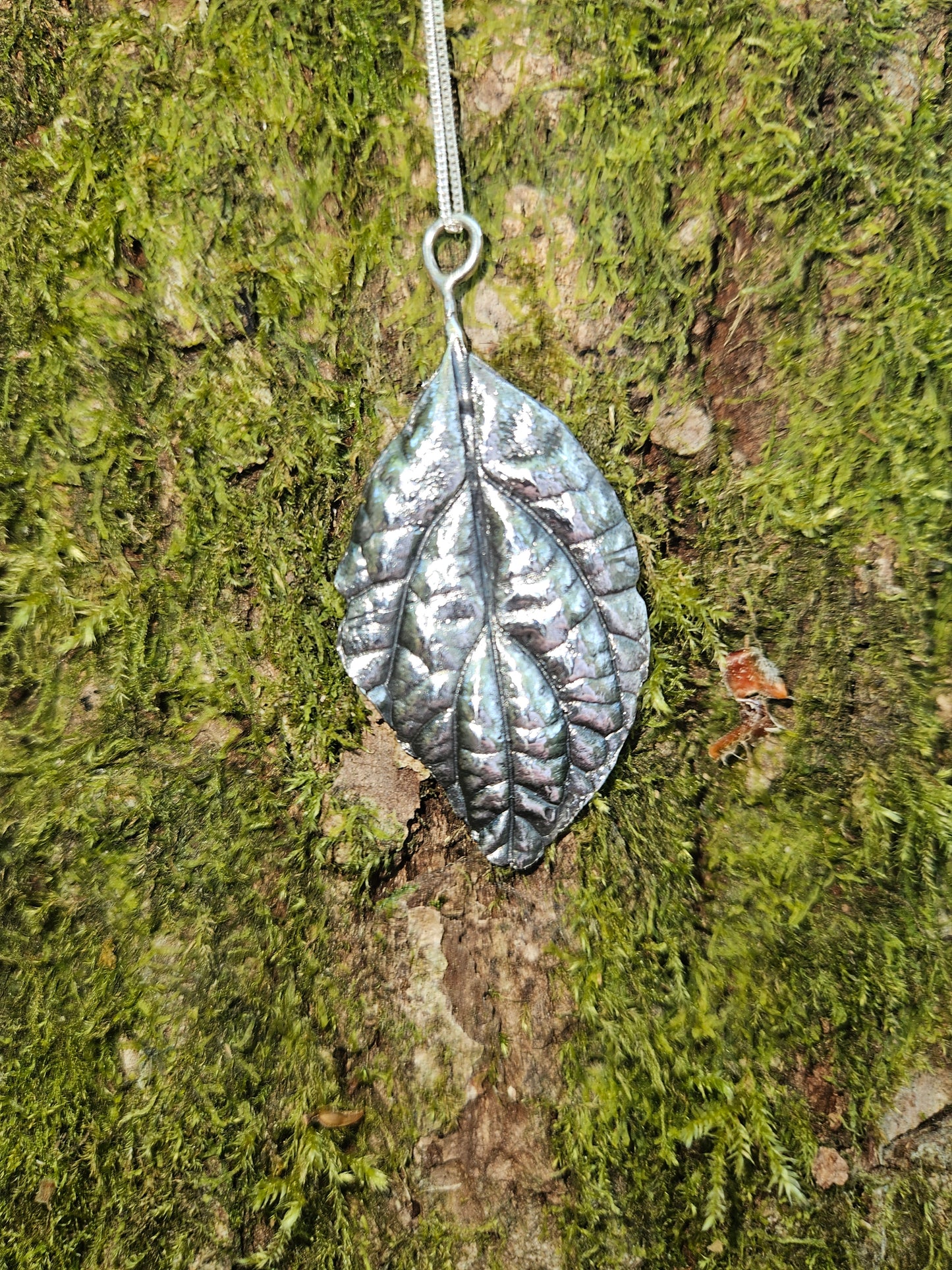 Theia leaf pendant