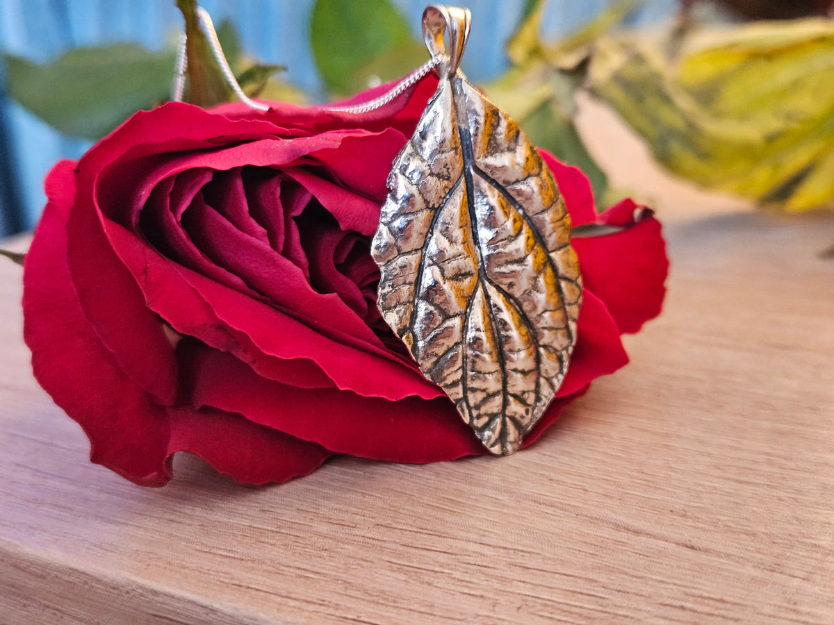 Theia leaf pendant