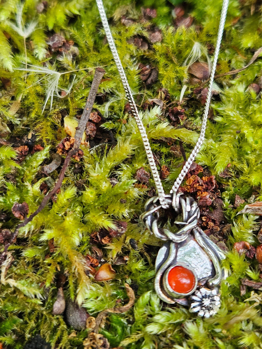 Woodland Bloom Pendant - tangled carnelian
