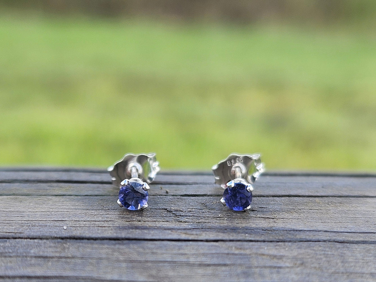 Stoneglow studs Iolite