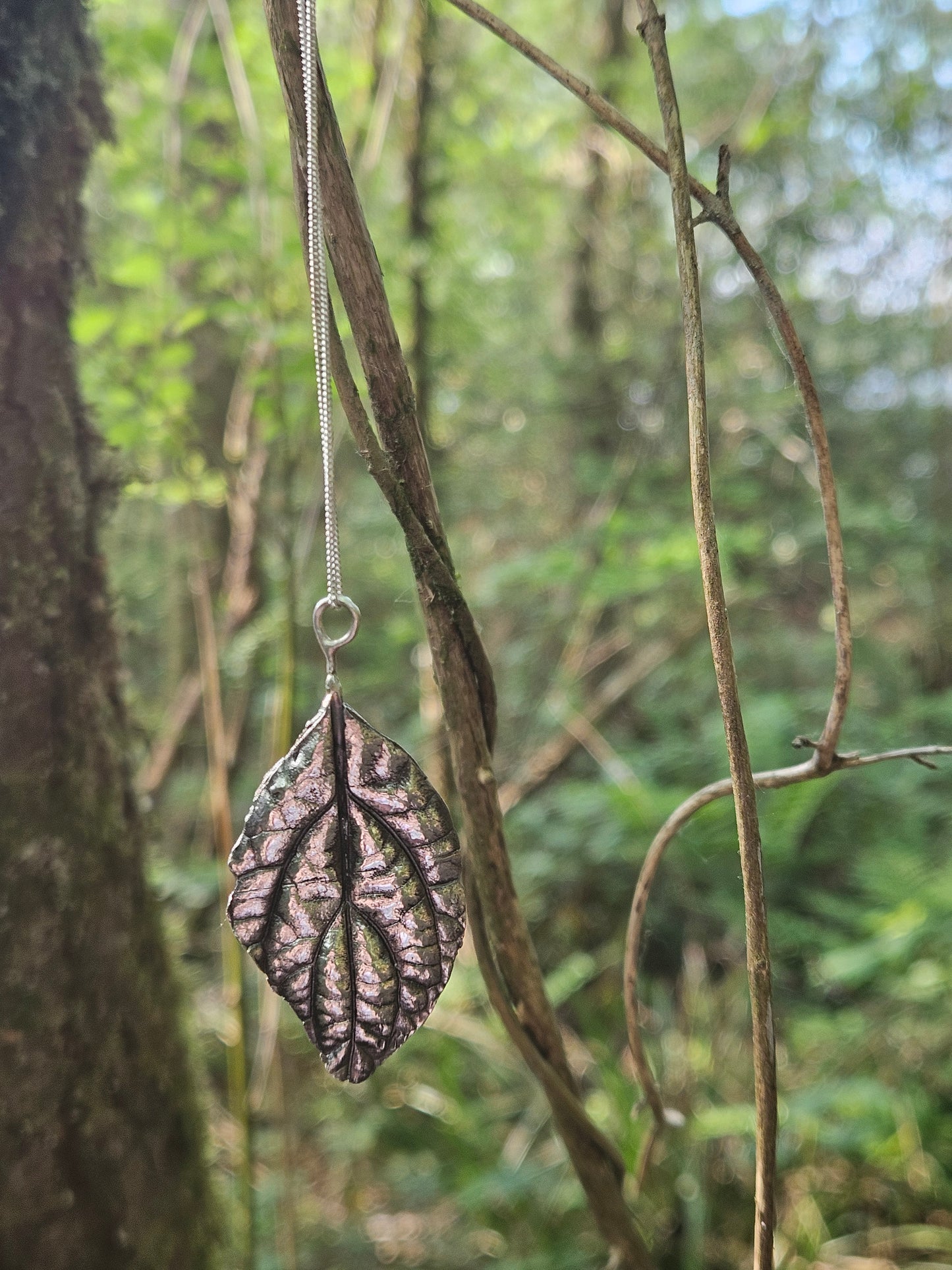 Theia leaf pendant