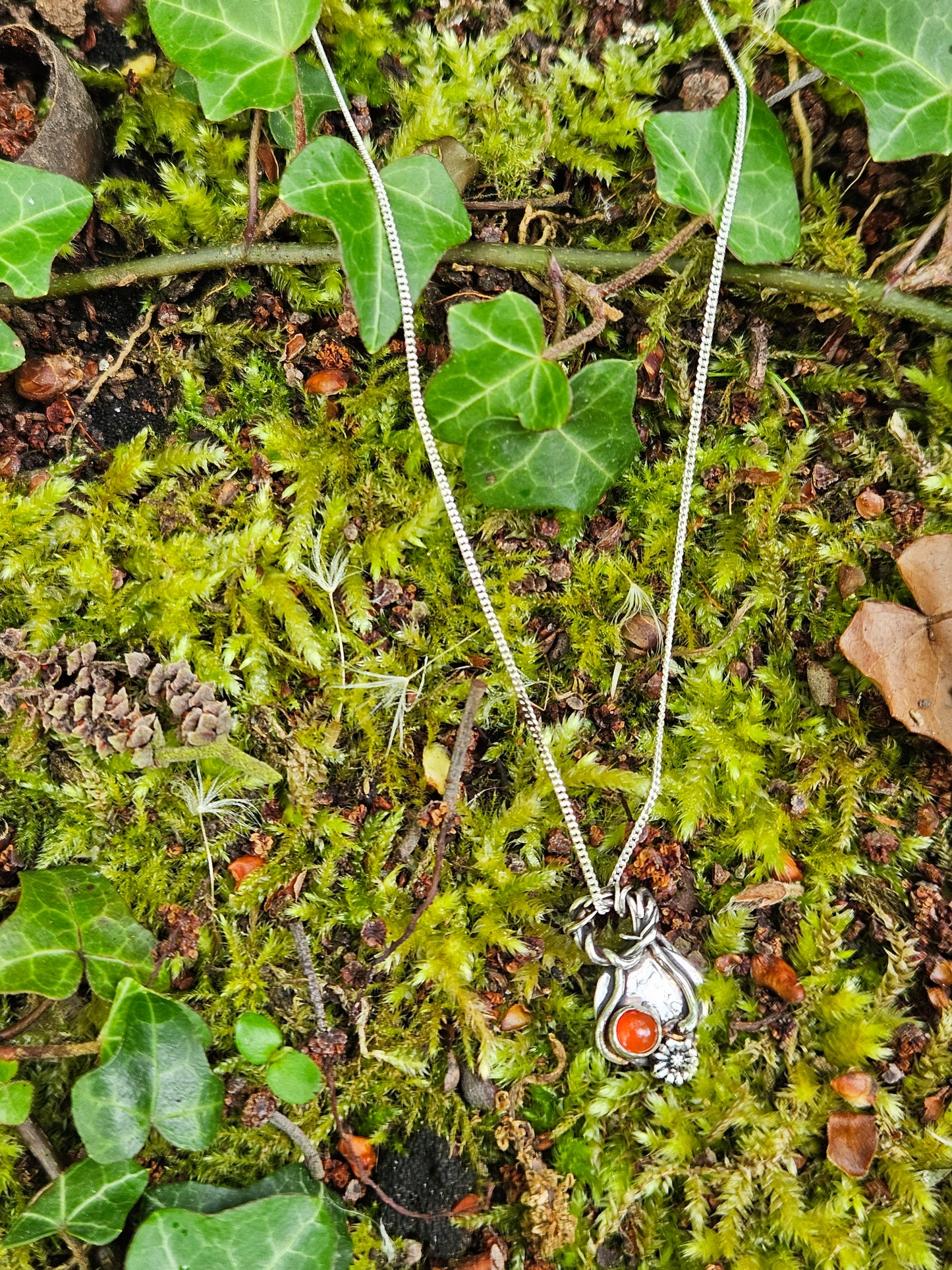 Woodland Bloom Pendant - tangled carnelian